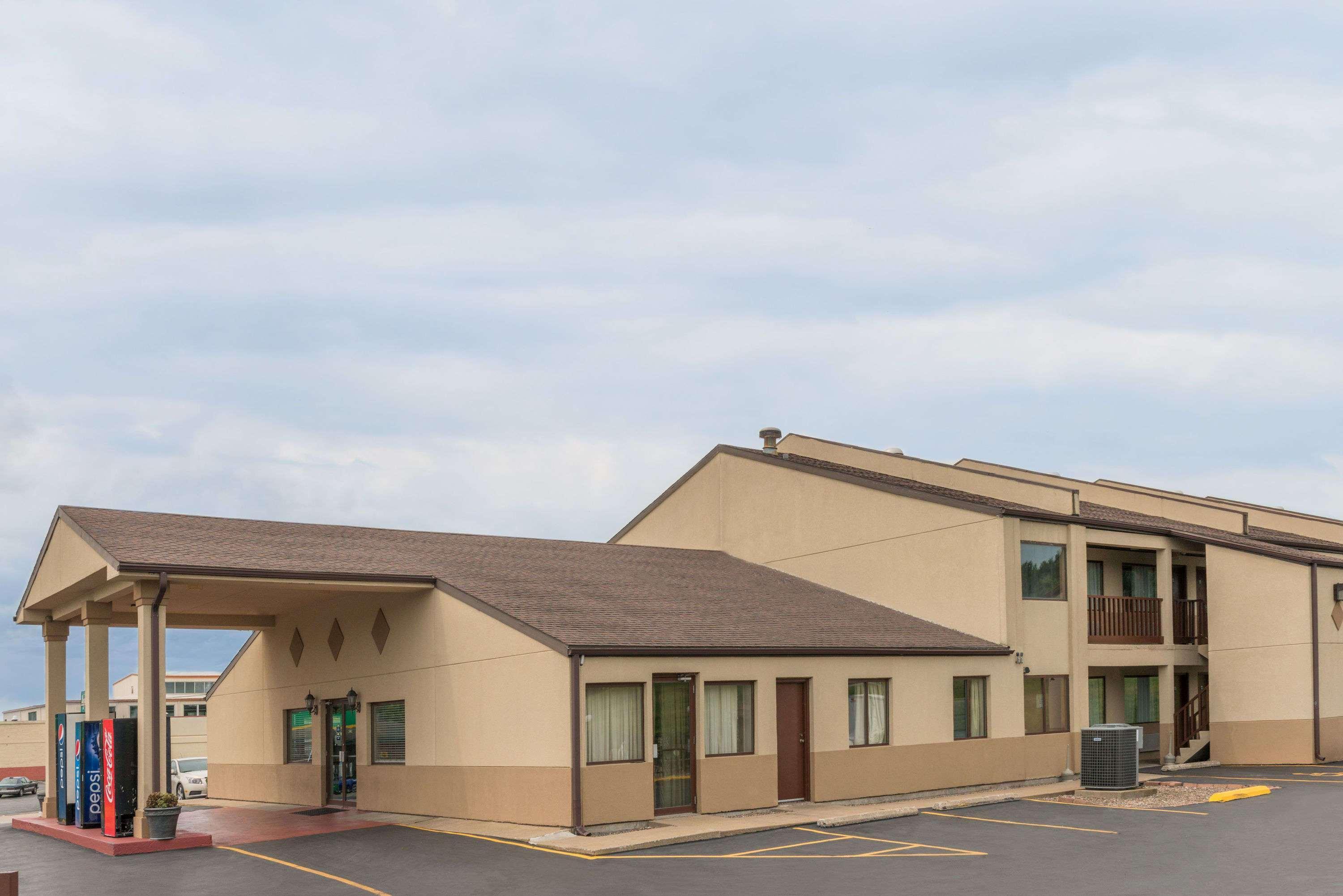 Days Inn By Wyndham Hannibal Kültér fotó
